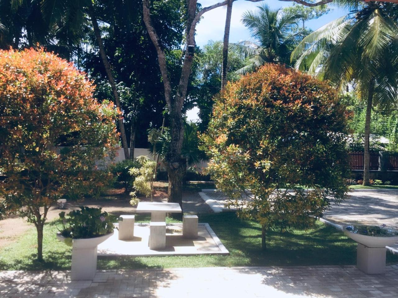 Casa Blanca Hotell Ahangama Exteriör bild
