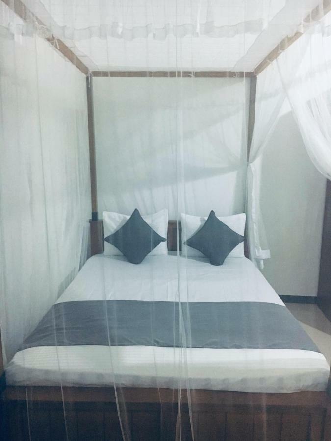 Casa Blanca Hotell Ahangama Exteriör bild
